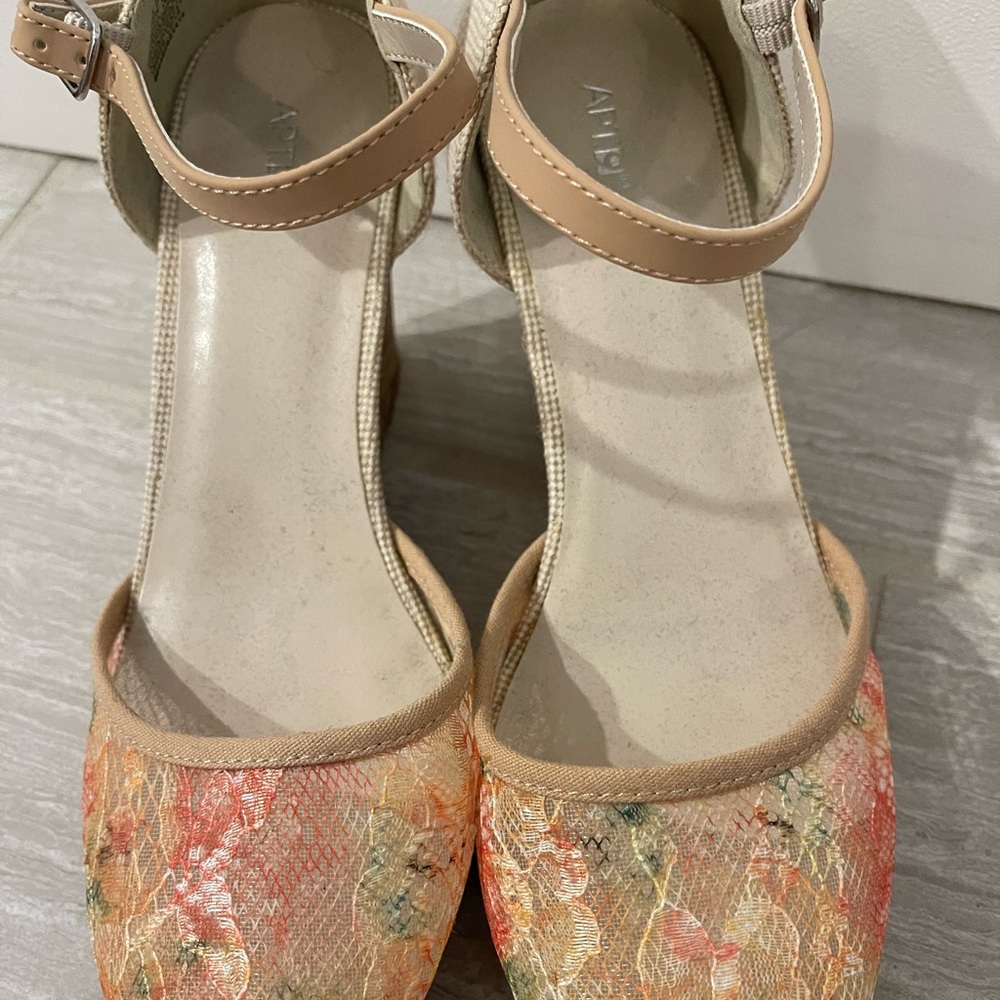 Wedge heels